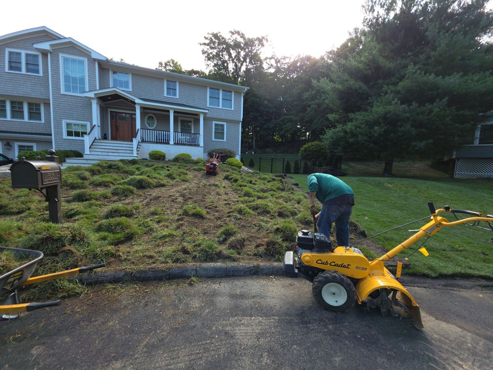 New Construction Lawn in Lakewood: on the job (7 of 15)